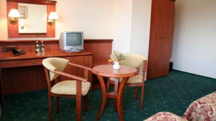 Hotel Senator