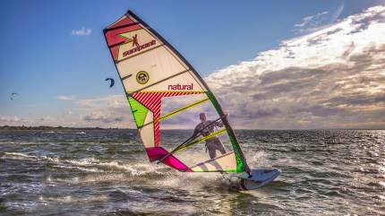 Szkoła kite i windsurfingu SurfPoint w Jastarni i Juracie. Fot. SurfPoint