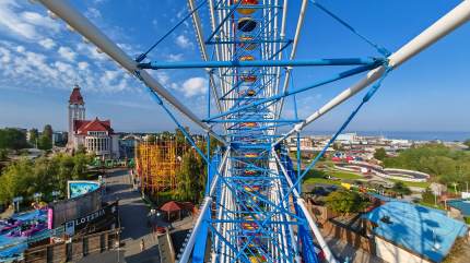 Panorama - widok z Diabelskiego Młyna we Władysławowie. Lunapark W. Sowiński. Fot. Łukasz Grzejszczak Mojeurlopy.pl