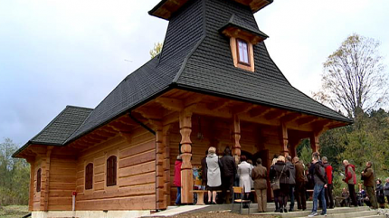 Nowy, drewniany kościółek w Mucznem