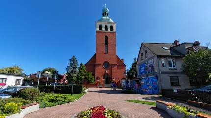 Kościół Nawiedzenia Najświętszej Maryi Panny w Jastarni. Fot. Łukasz Grzejszczak Mojeurlopy.pl