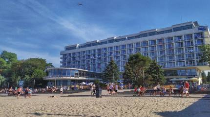 Hotel Bałtyk przy kołobrzeskim molo, przed wojną w tym miejscu stał Pałac Nadbrzeżny. Fot. Łukasz Grzejszczak Mojeurlopy.pl