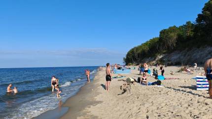 Plaża nr 19 w Jastrzębiej Górze. Fot. Łukasz Grzejszczak Mojeurlopy.pl