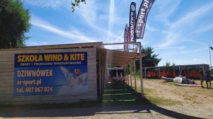 Szkoła Wind & Kite w Dziwnówku. Fot. Łukasz Grzejszczak Mojeurlopy.pl