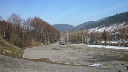 Trasa narciarstwa biegowego i crossowy tor rowerowy.