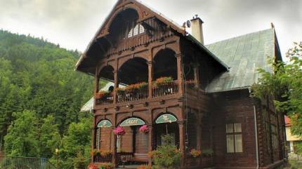 Drewniane domy w stylu szwajcarskim i norweskim 