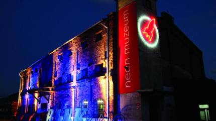 Muzeum Neonów w Warszawie fot. neonmuzeum.org