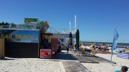 Bar Beach obok Lecha. Dębki, wejście na plażę 23, fot. Mojeurlopy.pl