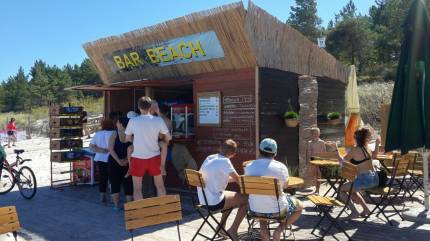 Bar Beach obok Lecha. Dębki, wejście na plażę 23, fot. Mojeurlopy.pl