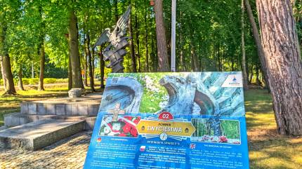 Pomnik Zwycięstwa - Dziwnów. Fot. Łukasz Grzejszczak Mojeurlopy.pl