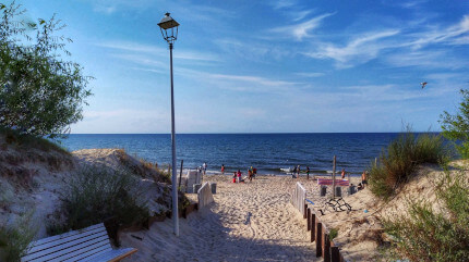 Plaża w Dziwnowie główne wyjście - Dziwnów. Fot.Łukasz Grzejszczak Mojeurlopy.pl