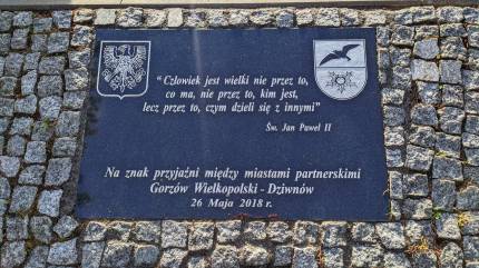 Skwer Przyjaźni w Dziwnowie. Fot. Łukasz Grzejszczak Mojeurlopy.pl