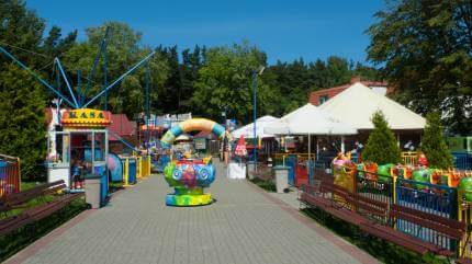 Lunapark » Plac zabaw dla dzieci w Jastrzębiej Górze fot. Łukasz Grzejszczak, Mojeurlopy.pl