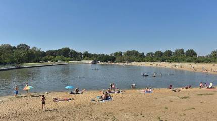 Plaża nad Zalewem Bardowskiego