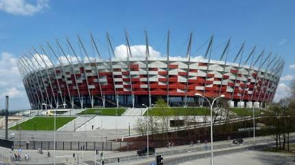 Stadion od strony Mostu Poniatowskiego. Autor This photo was taken by Przemysław JahrAutorem zdjęcia jest Przemysław JahrWykorzystując zdjęcie proszę podać jako autora:Przemysław Jahr / Wikimedia Commons - Praca własna, Domena publiczna, https://commons.wikimedia.org/w/index.php?curid=19175001