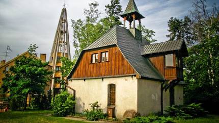 Kaplica, widok od strony wschodniej. Fot. Tb808 - Praca własna, CC BY-SA 3.0, https://commons.wikimedia.org