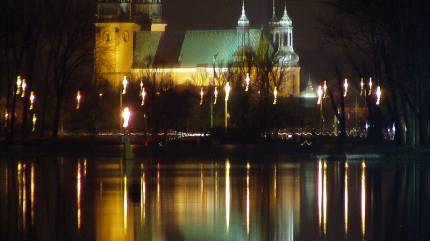 Bazylika Archikatedralna św. Apostołów Piotra i Pawła - Poznań CC BY 2.5, https://commons.wikimedia.org