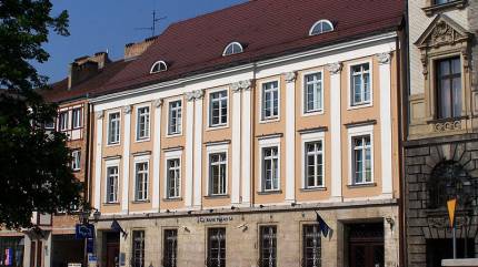 Plac Orła Białego Szczecin - Pałac Joński. Fot. Remigiusz Józefowicz - Praca własna, CC BY-SA 2.5 pl, https://commons.wikimedia.org