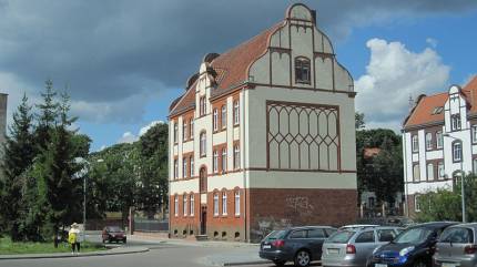 Historyczna zabudowa - zespół dawnych koszar piechoty (26 budynków, ul. Wojska Polskiego) Fot.Piotr Marynowski / Wikimedia Commons / CC-BY-SA-3.0, CC BY-SA 3.0 pl, https://commons.wikimedia.org