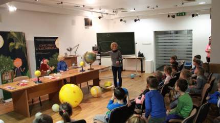 Zajęcia dla dzieci w olsztyńskim planetarium. Fot. planetarium.olsztyn.pl