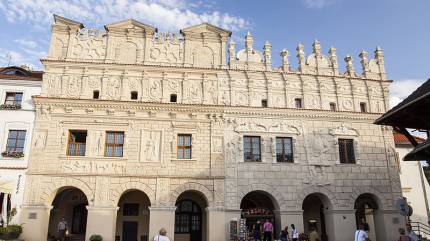 Kazimierz Dolny - kamienice Przybyłów. Fot. Enzo83 - Praca własna, CC BY-SA 3.0 pl, https://commons.wikimedia.org