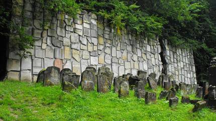 Kirkut z macewami w Kazimierzu Dolnym. Fot. Vadim Akopyan - Praca własna, CC0, https://commons.wikimedia.org