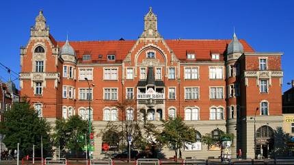 Gmach muzeum przy al. W. Korfantego 3, który był siedzibą Muzeum Śląskiego w latach 1984–2018. Fot.Lestat (Jan Mehlich) - Praca własna, CC BY-SA 3.0, https://commons.wikimedia.org