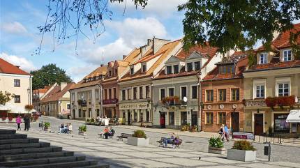 Sandomierski rynek. Fot. SchiDD - Praca własna, CC BY-SA 4.0, https://commons.wikimedia.org