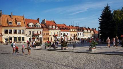 Sandomierski rynek. Fot. Kuba Kozłowski, CC BY 3.0, https://commons.wikimedia.org