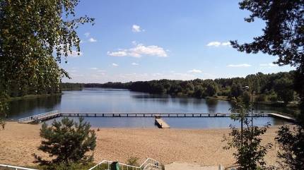 Jezioro Sajmino. Fot. Bobmarlej - Praca własna, CC BY-SA 4.0, https://commons.wikimedia.org