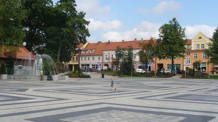 Plac Wolności Olecko. Fot.geo573, CC BY 3.0, https://commons.wikimedia.org