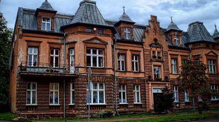 Ulica Kolejowa Olecko. Fot. Łukasz Rygało - Praca własna, CC BY-SA 3.0 pl, https://commons.wikimedia.org