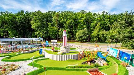 Mini Golf SOLEO w Rewalu - Atrakcje turystyczne dla dzieci i dorosłych. Fot. Mini Golf SOLEO