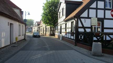 Ustka - rybackie chaty. Fot. Wladyslaw Golinski - Praca własna, CC BY-SA 3.0, https://commons.wikimedia.org