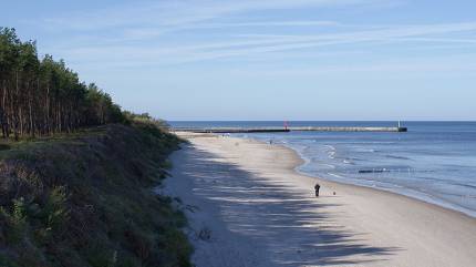 Mrzezyno, plaża. Fot. JDavid - Praca własna, CC aBY-SA 3.0, https://commons.wikimedia.org