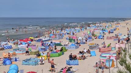 Wejście na plażę od ul. Westerplatte w Międzywodziu. Fot. Łukasz Grzejszczak Mojeurlopy.pl