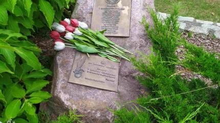 Obelisk upamiętniający tragiczną śmierć jednego z dowódców batalionu szybkiego reagowania śp. ppłk. Tadeusza Wandzla. Fot. Łukasz Grzejszczak Mojeurlopy.pl
