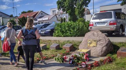 Płyty pamiątkowe okrętów RP - Dziwnów. Fot. Łukasz Grzejszczak Mojeurlopy.pl