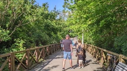 Główna Promenada Nadmorska w Dziwnowie. Fot. Łukasz Grzejszczak Mojeurlopy.pl