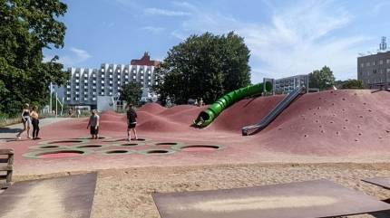 Plac zabaw dla dzieci na Placu Gwiazd. Fot.Łukasz Grzejszczak Mojeurlopy.pl