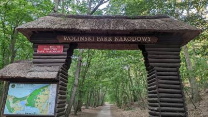 Wejście do Wolińskiego Parku Narodowego. Fot. Łukasz Grzejszczak Mojeurlopy.pl