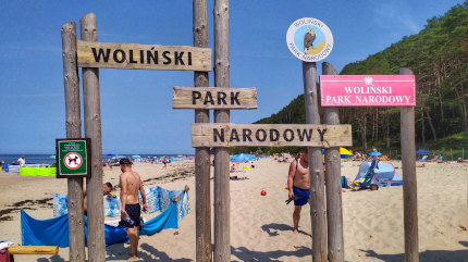 Znak WPN na plaży A - Międzyzdroje. Fot. Łukasz Grzejszczak Mojeurlopy.pl
