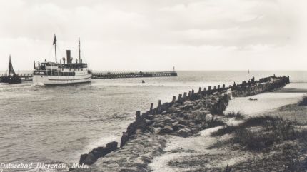 Ostseebad Dievenow - Mole. Falochrony w Dziwnowie. Zachodni falochron pełnił rolę spacerowego molo.