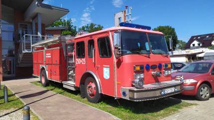 Zabytkowy amerykański wóz strażacki przy OSP Pobierowo. Fot. Łukasz Grzejszczak Mojeurlopy.pl