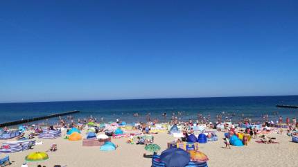 Plaża nr 5 ul. Kamieńska w Dziwnówku. Fot. Łukasz Grzejszczak Mojeurlopy.pl