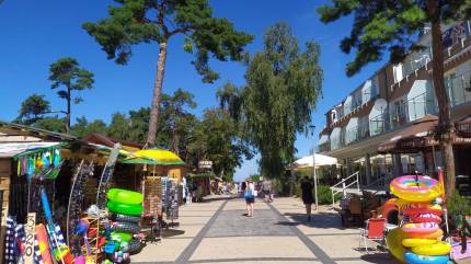 Dziwnówek, ul.1 Maja - dojście do plaży. Fot. Łukasz Grzejszczak Mojeurlopy.pl