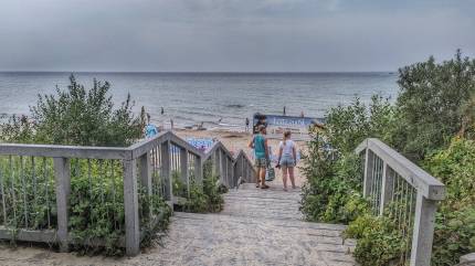 Kołobrzeg - Plaża Zachodnia, kąpielisko TRM, wejście nr 25 
Fot. Łukasz Grzejszczak Mojeurlopy.pl