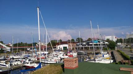 Widok z Reduty Bagiennej na Marinę Solną w Kołobrzegu. Fot. Łukasz Grzejszczak Mojeurlopy.pl