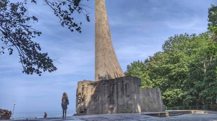 Pomnik zaślubin Polski z Morzem - Kołobrzeg, Szymańskiego 12. Fot. Łukasz Grzejszczak Mojeurlopy.pl