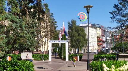 Skwer Miast Partnerskich Kołobrzeg. Fot Łukasz Grzejszczak Mojeurlopy.pl